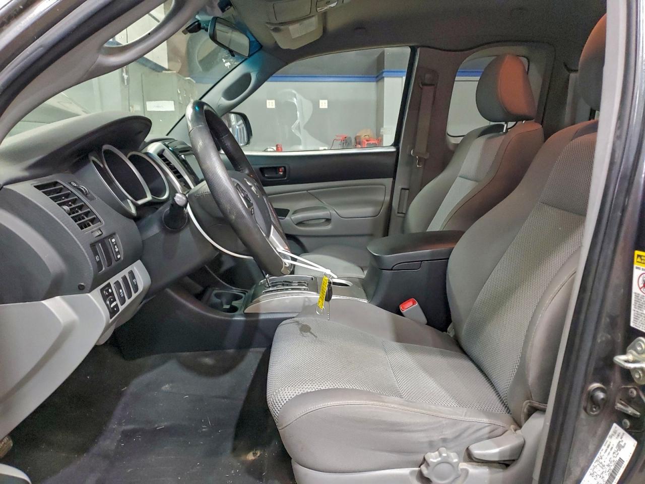 Toyota Tacoma Access Cab Image 8