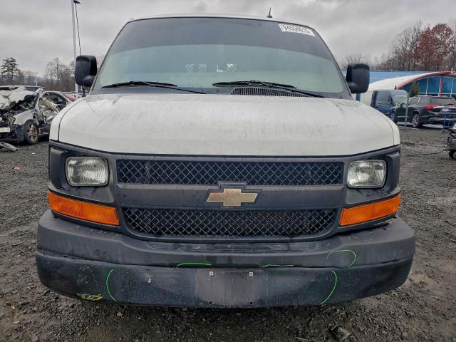 Chevrolet Express Image 4