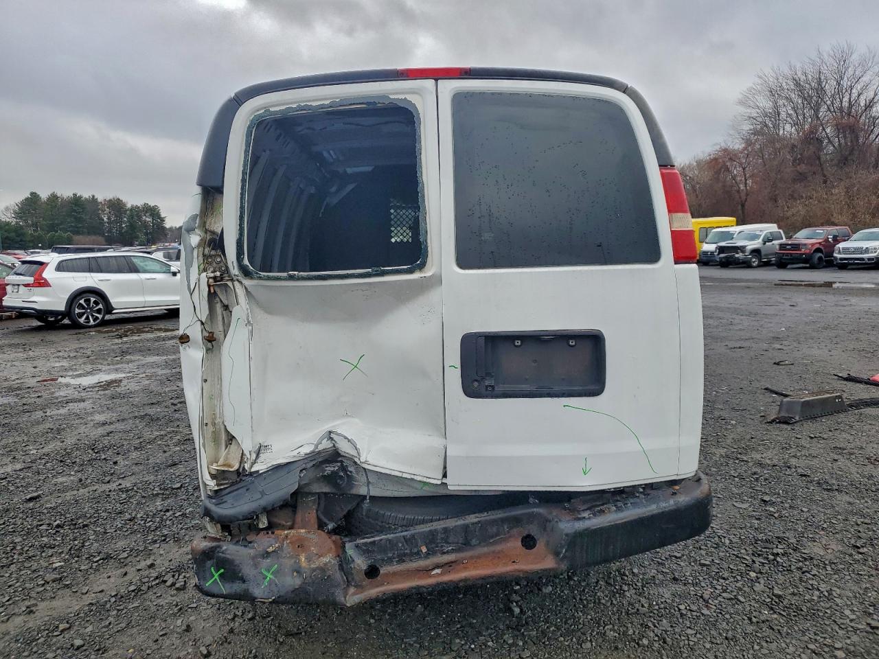 Chevrolet Express Image 3