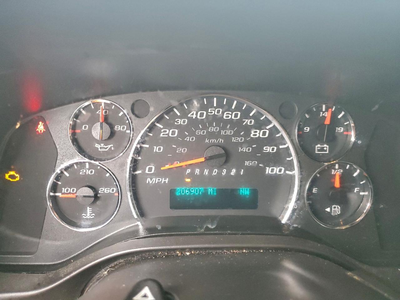 Chevrolet Express Image 6