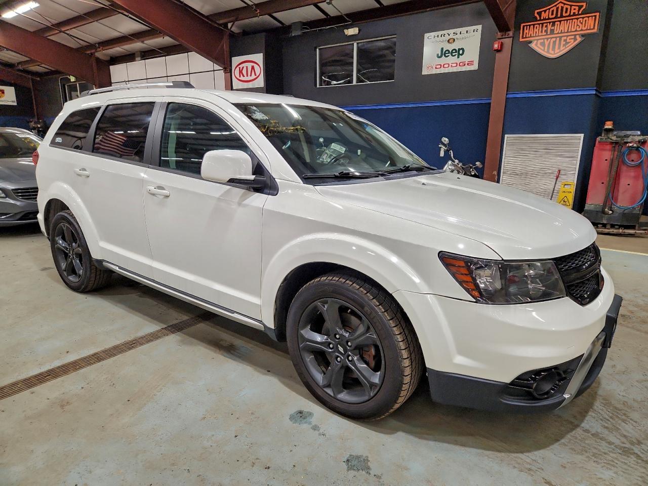 Dodge Journey Crossroad Image 2