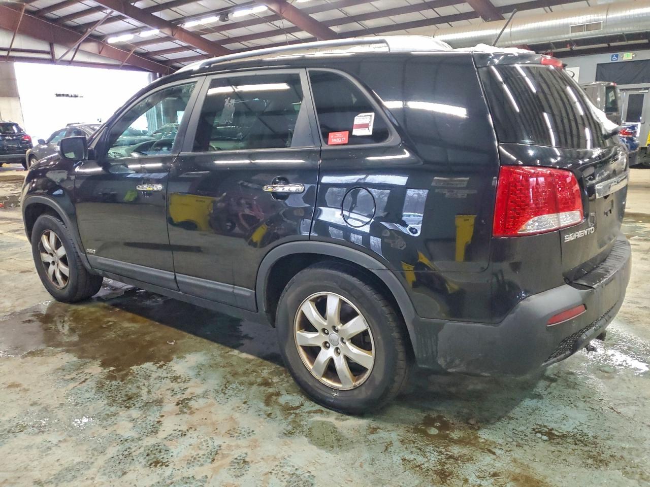 Kia Sorento Base Image 2