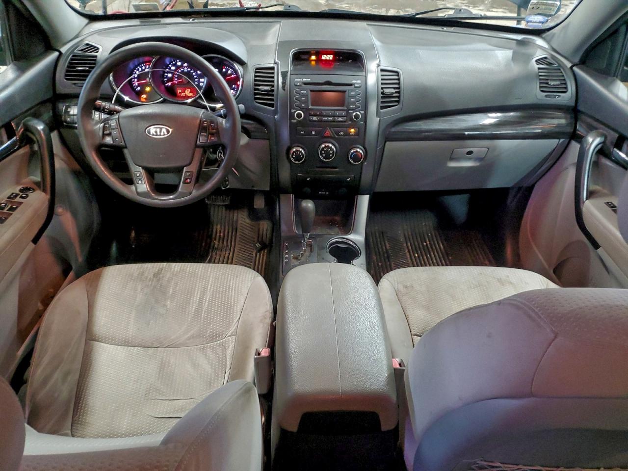Kia Sorento Base Image 9