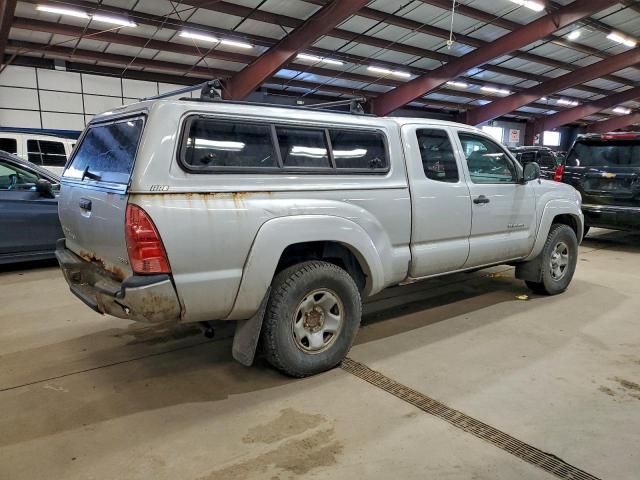 Toyota Tacoma Access Cab Image 2