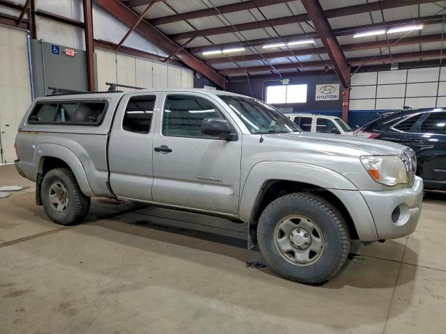 Toyota Tacoma Access Cab Image 12