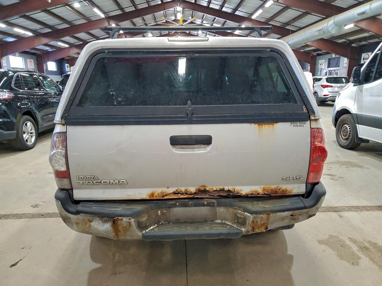 Toyota Tacoma Access Cab Image 3