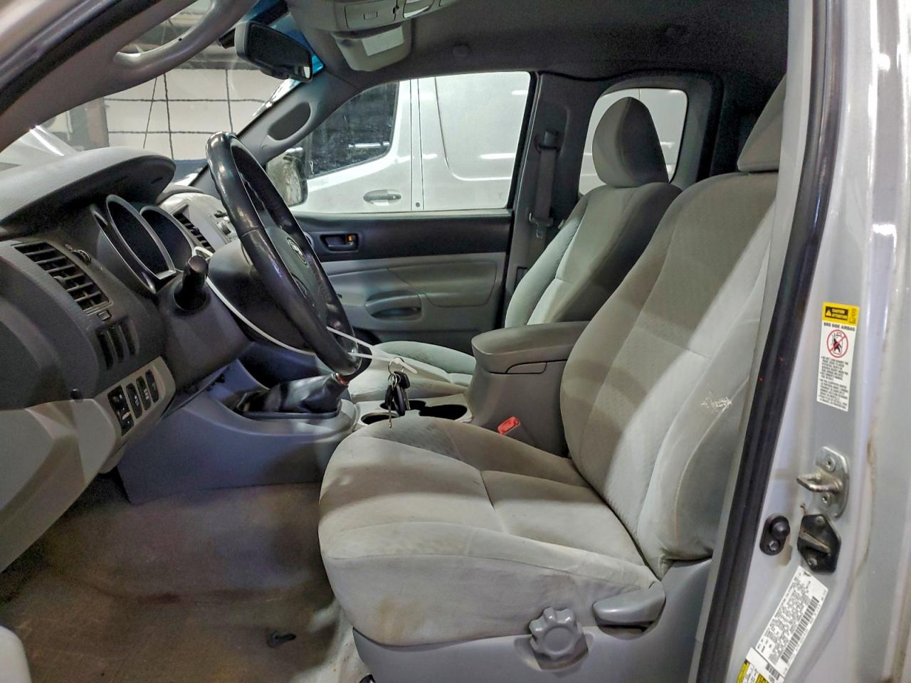 Toyota Tacoma Access Cab Image 11