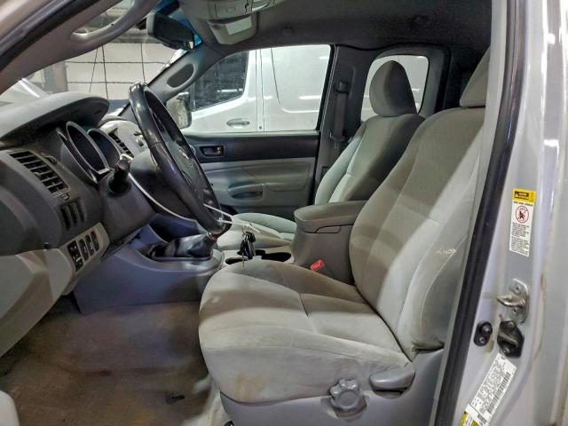 Toyota Tacoma Access Cab Image 11