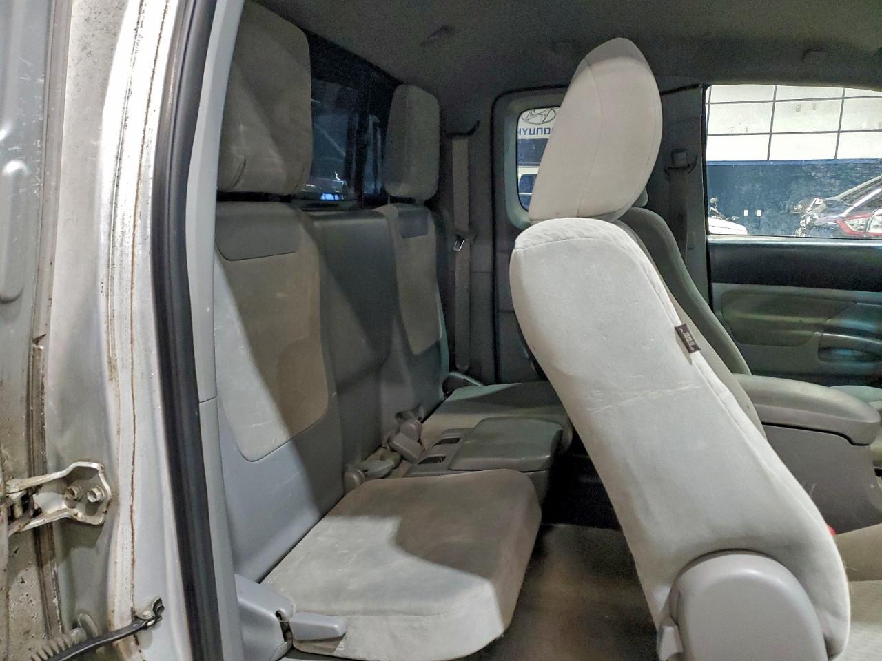 Toyota Tacoma Access Cab Image 4