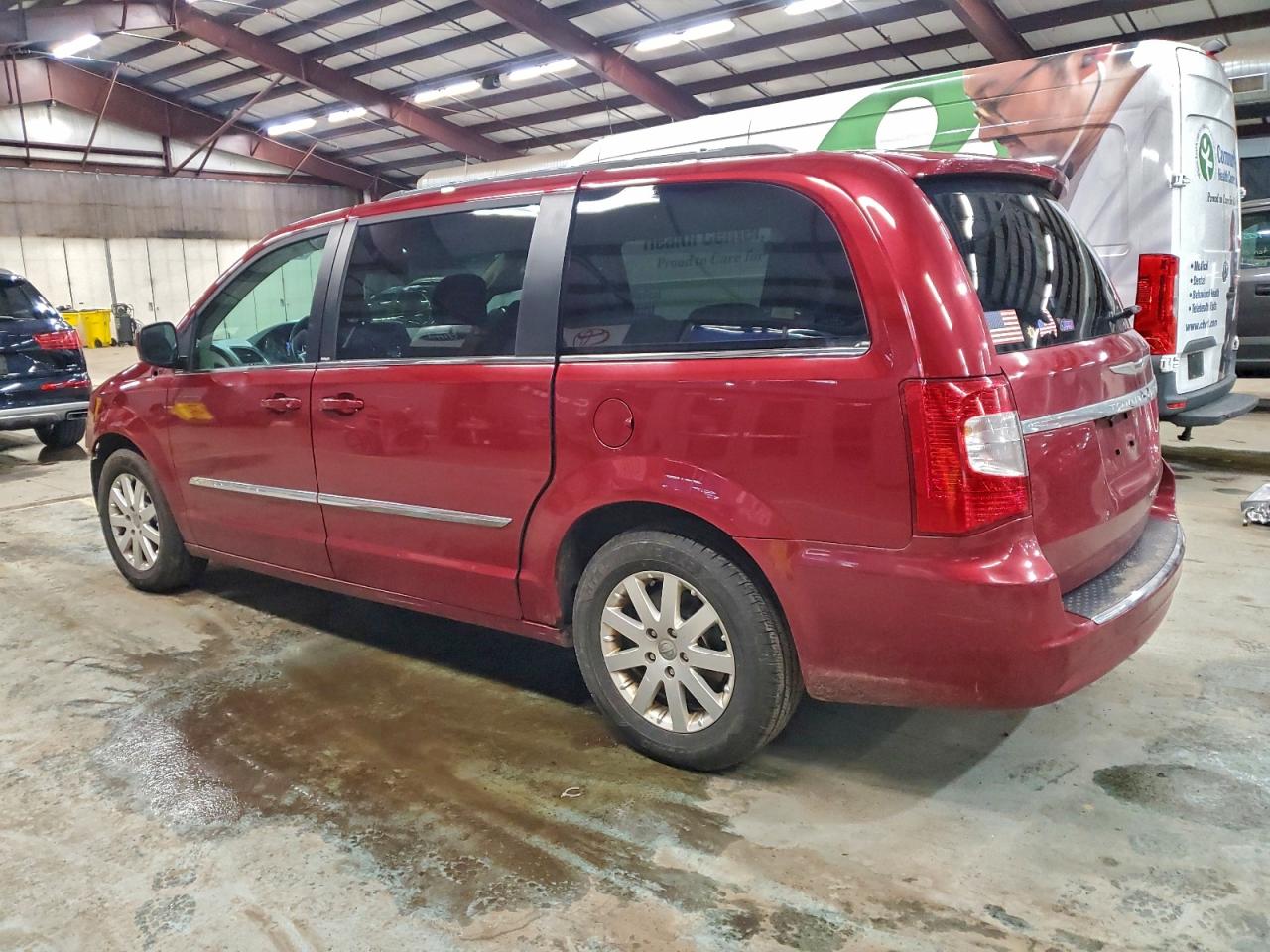 Chrysler Minivan Touring Image 11