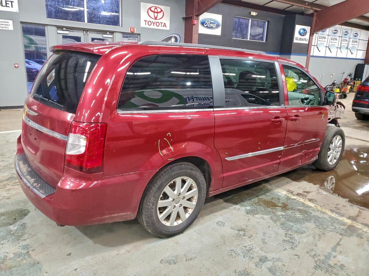 Chrysler Minivan Touring Image 6