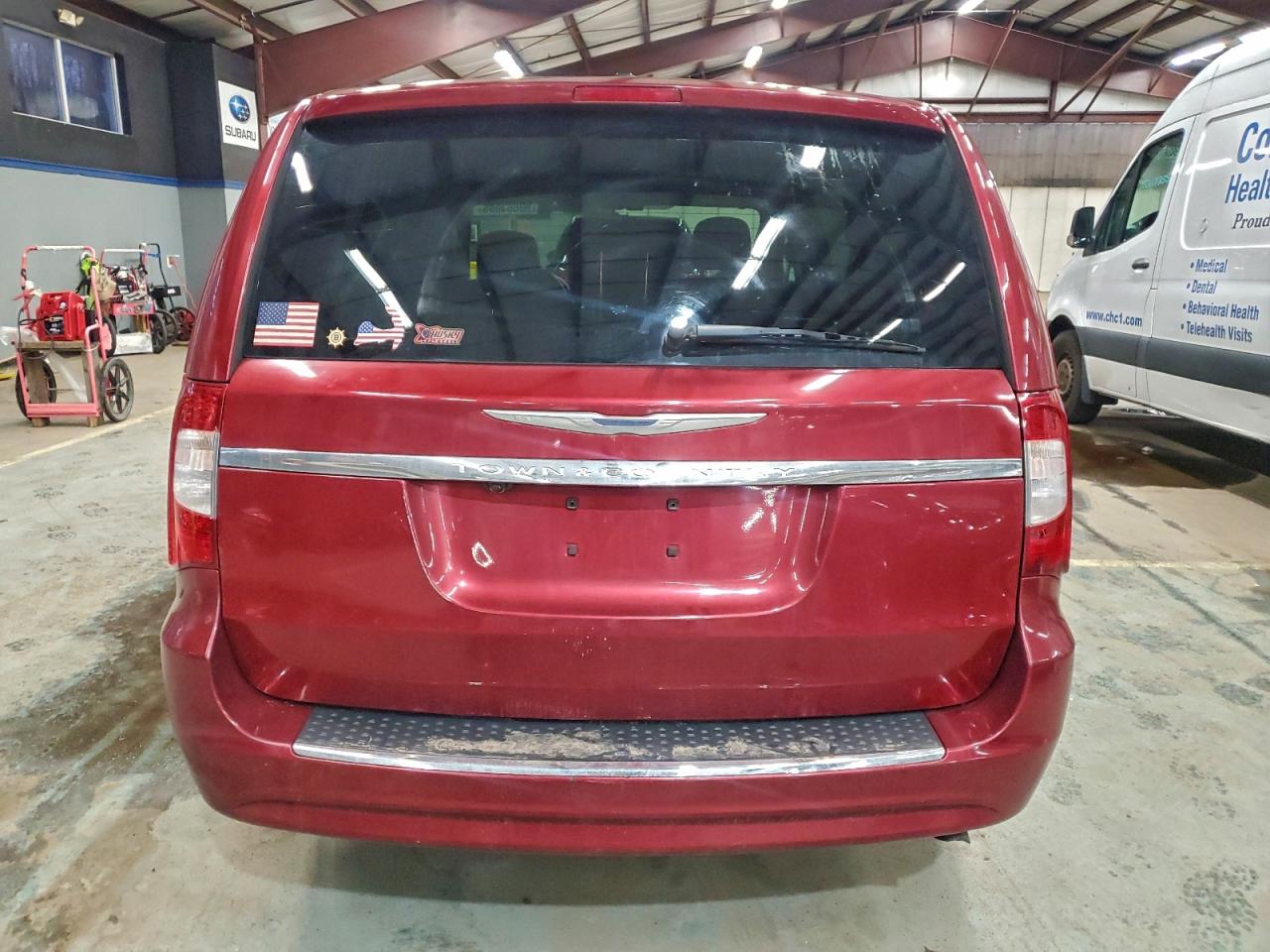 Chrysler Minivan Touring Image 2