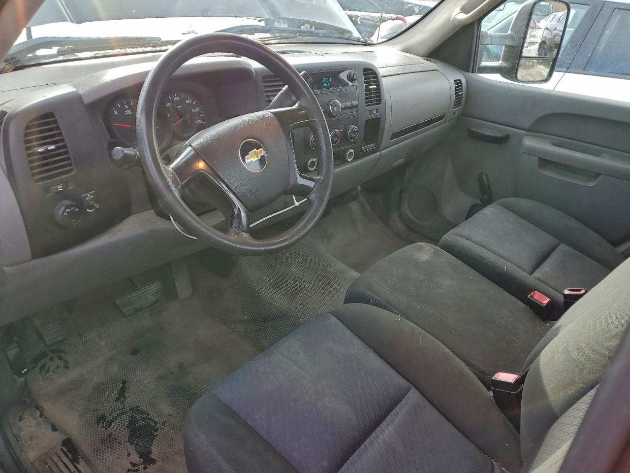 Chevrolet Silverado C1500 Image 2
