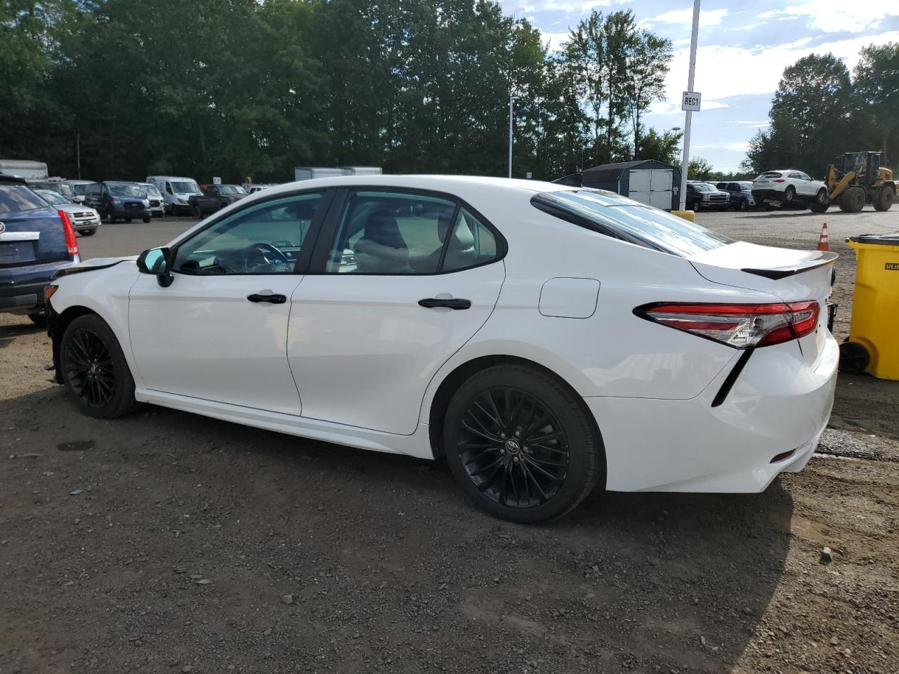 Toyota Camry L Image 4