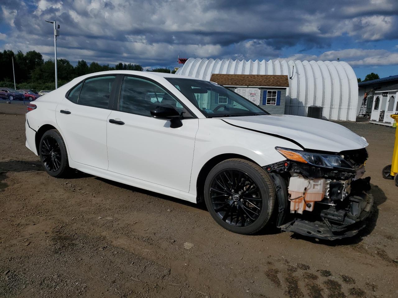 Toyota Camry L Image 2