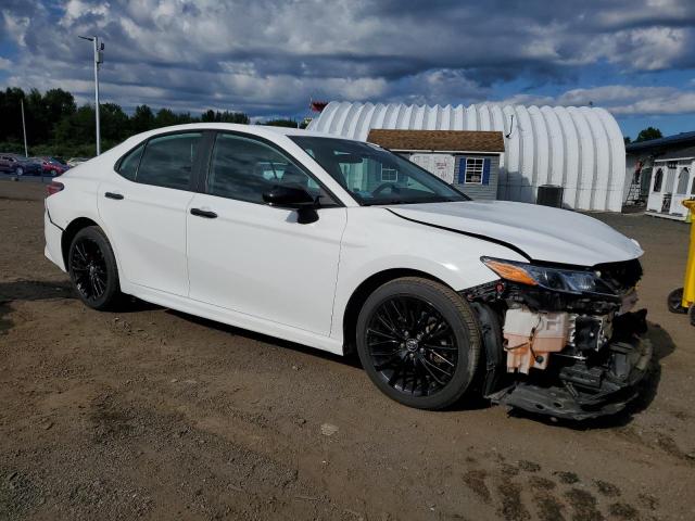 Toyota Camry L Image 2