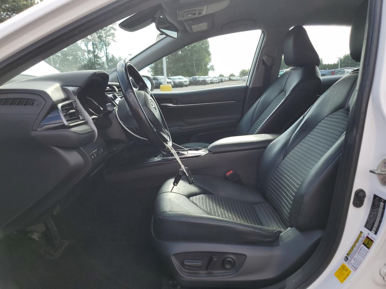 Toyota Camry L Image 10