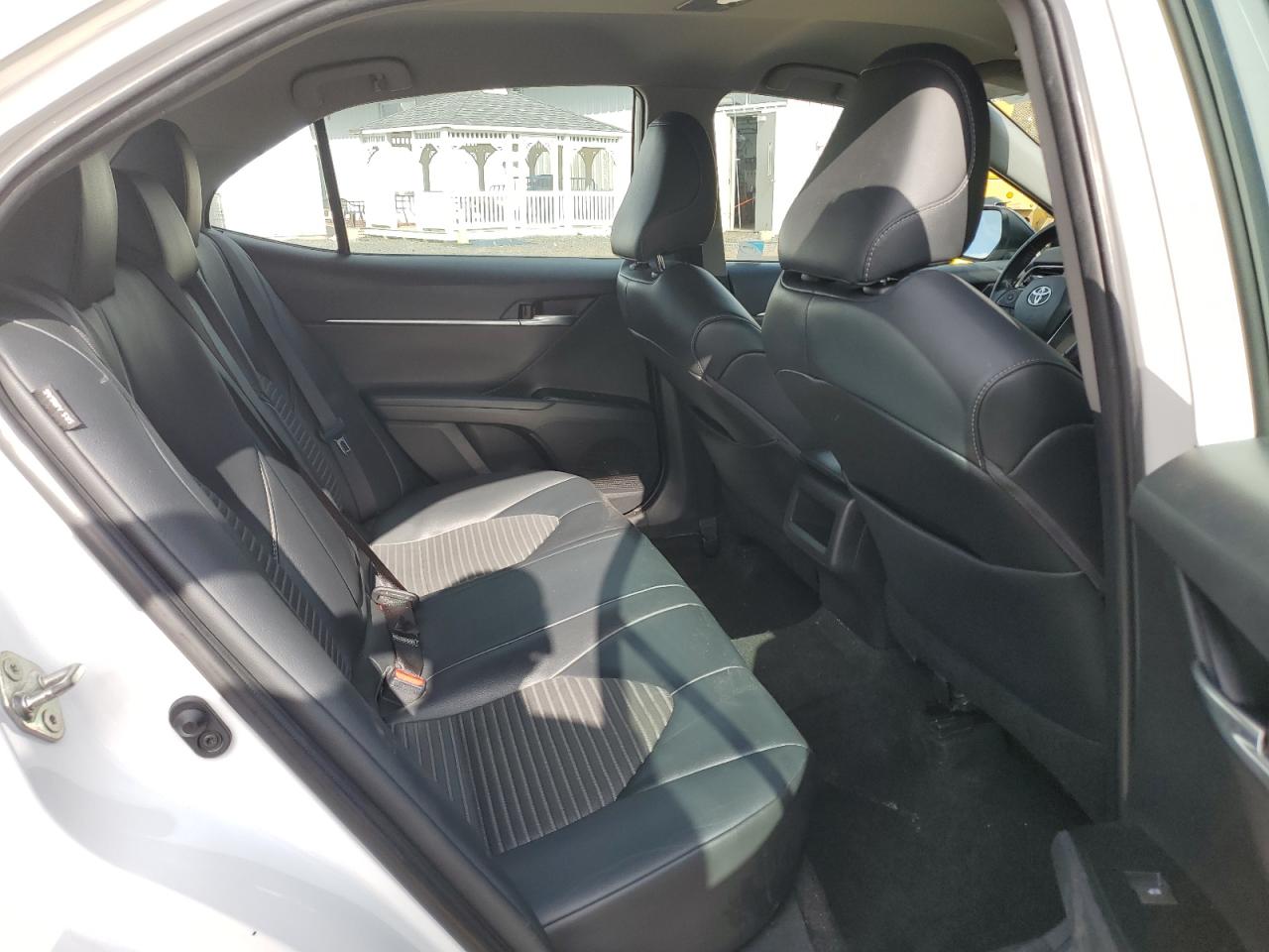 Toyota Camry L Image 11