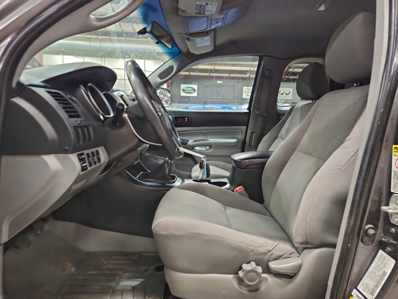 Toyota Tacoma Access Cab Image 12