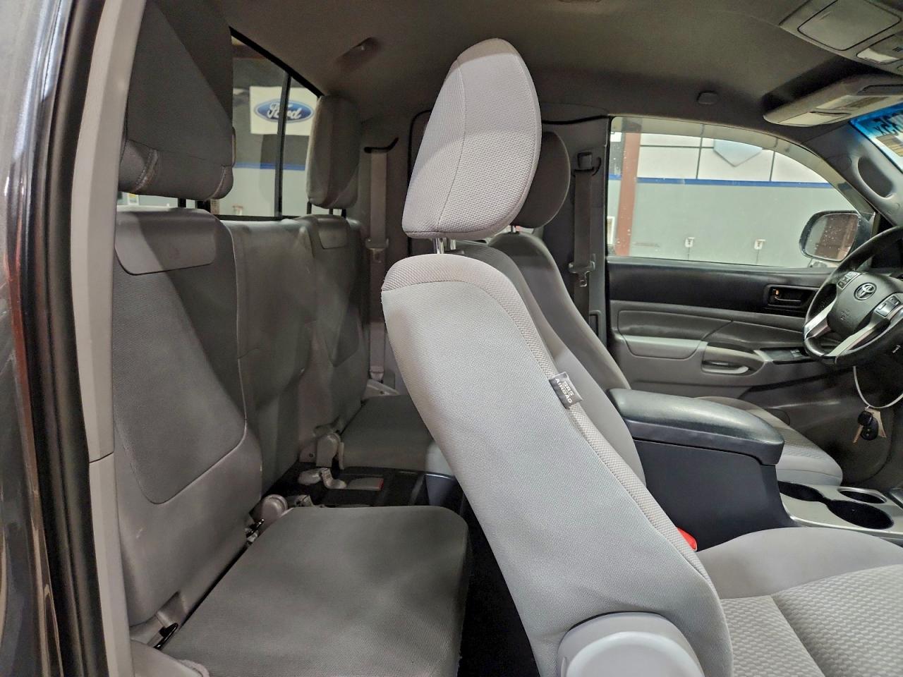 Toyota Tacoma Access Cab Image 5