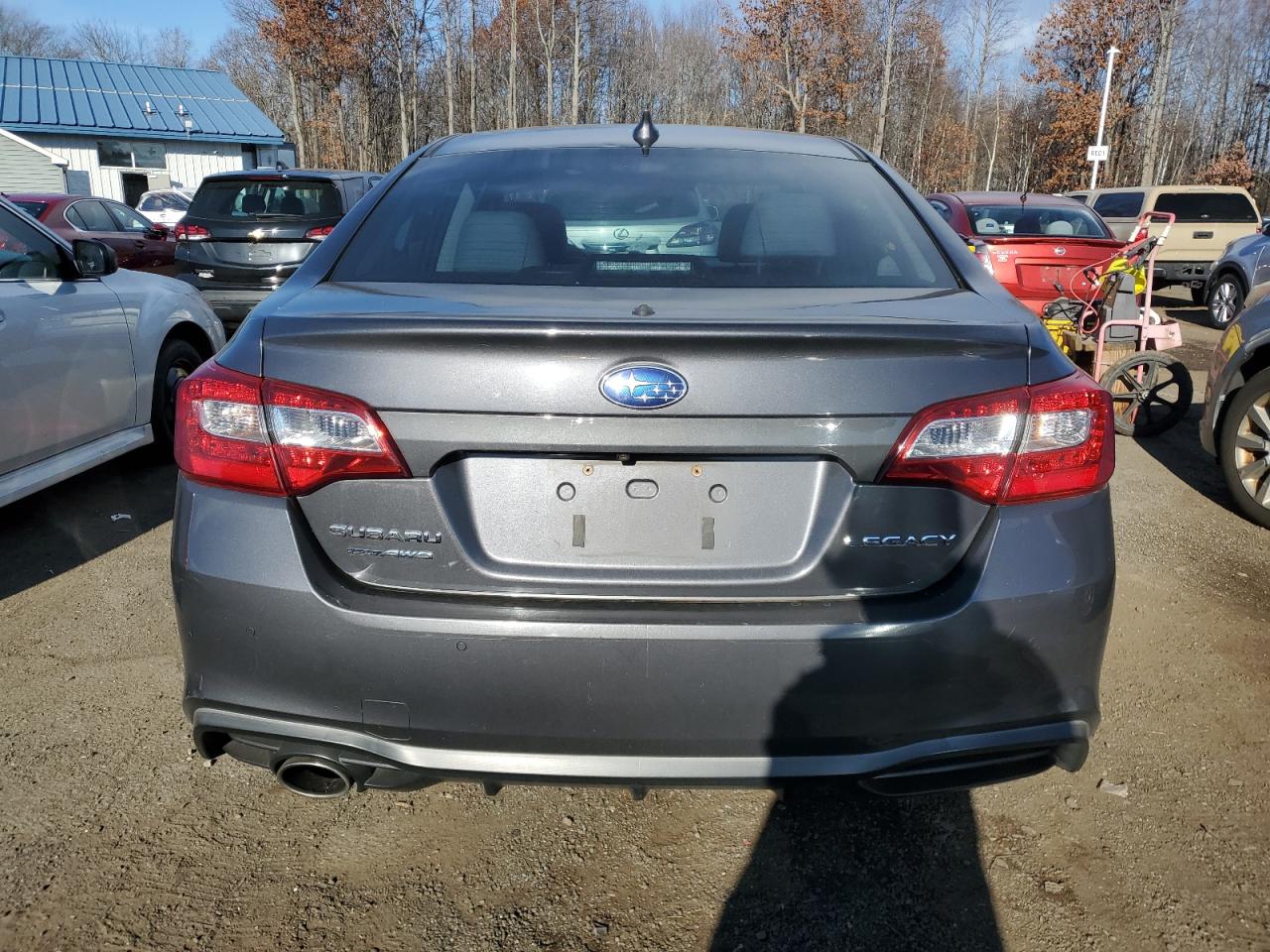 Subaru Legacy 2.5i Limited Image 6