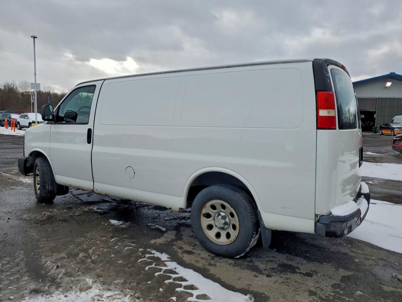 Chevrolet Express Image 5