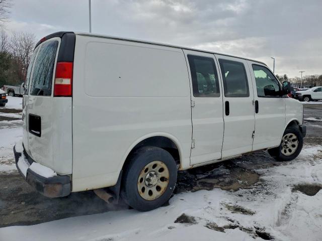 Chevrolet Express Image 2