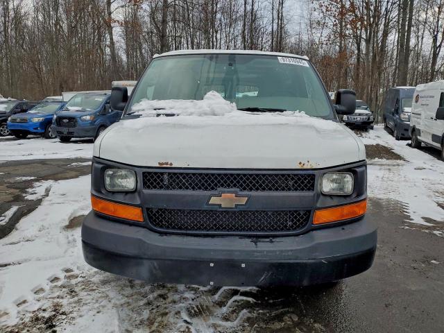 Chevrolet Express Image 6