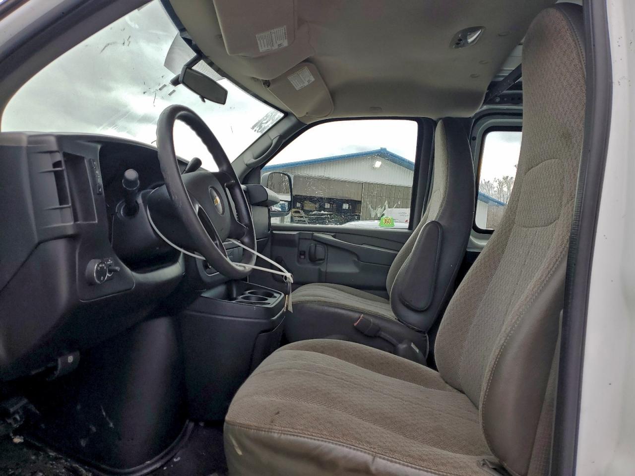 Chevrolet Express Image 10