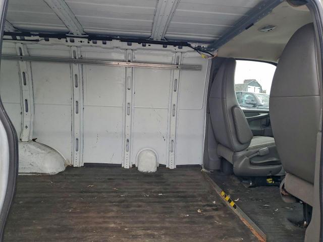 Chevrolet Express Image 9