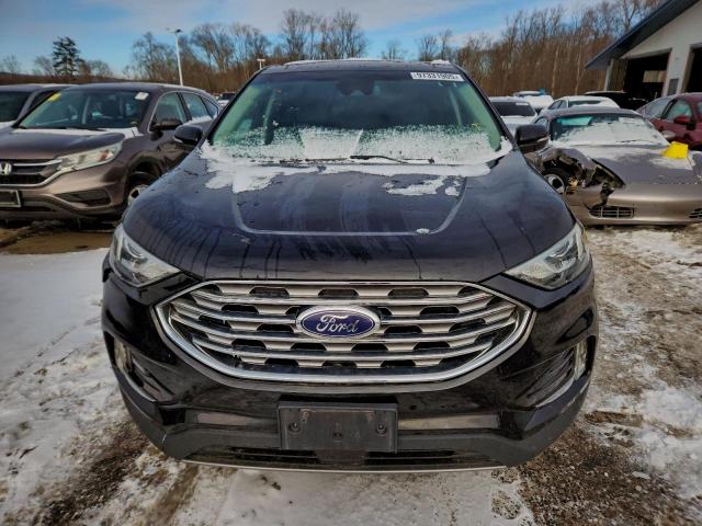 Ford Edge Titanium Image 3