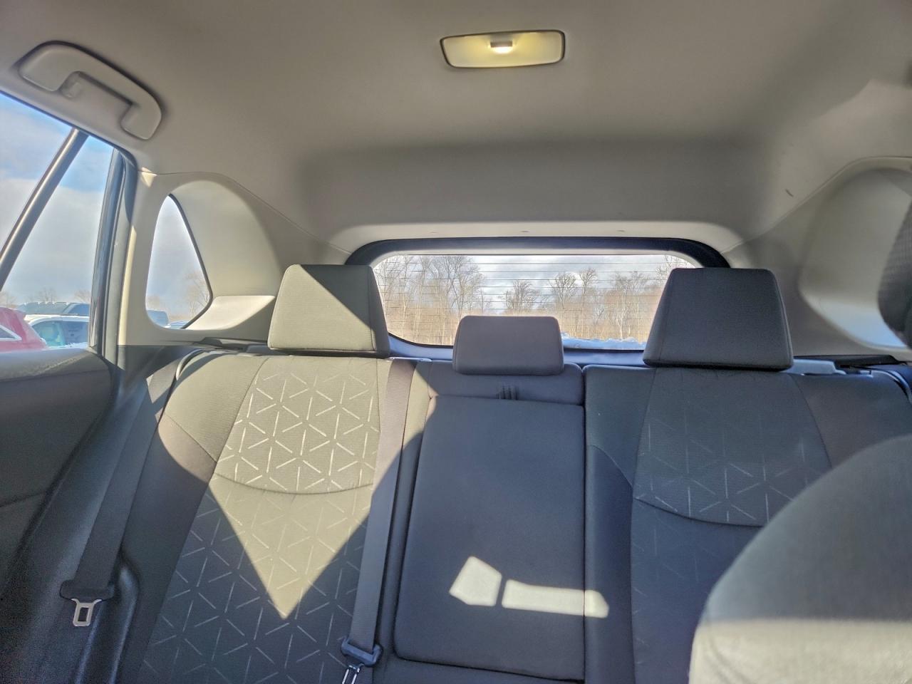 Toyota RAV4 Xle Image 11