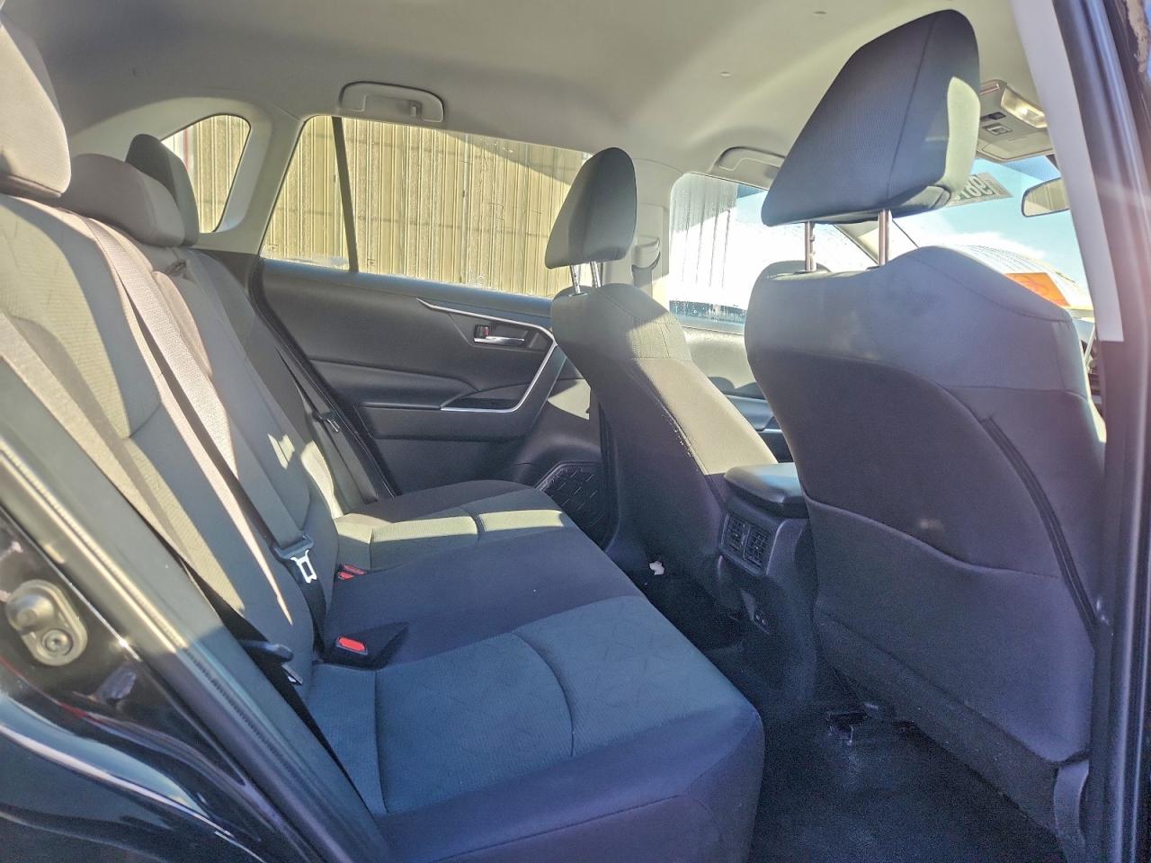 Toyota RAV4 Xle Image 10