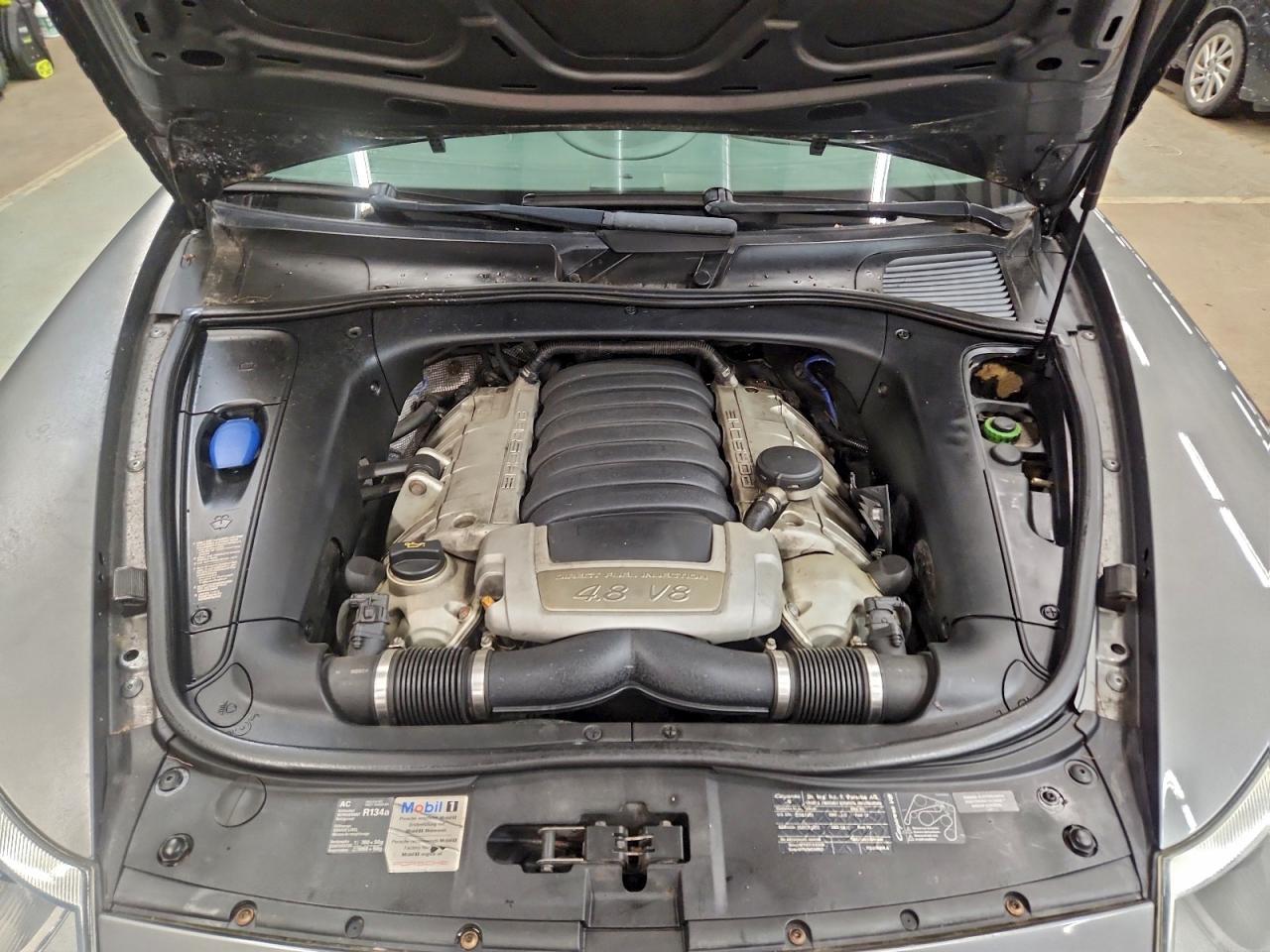 Porsche Cayenne S Image 13