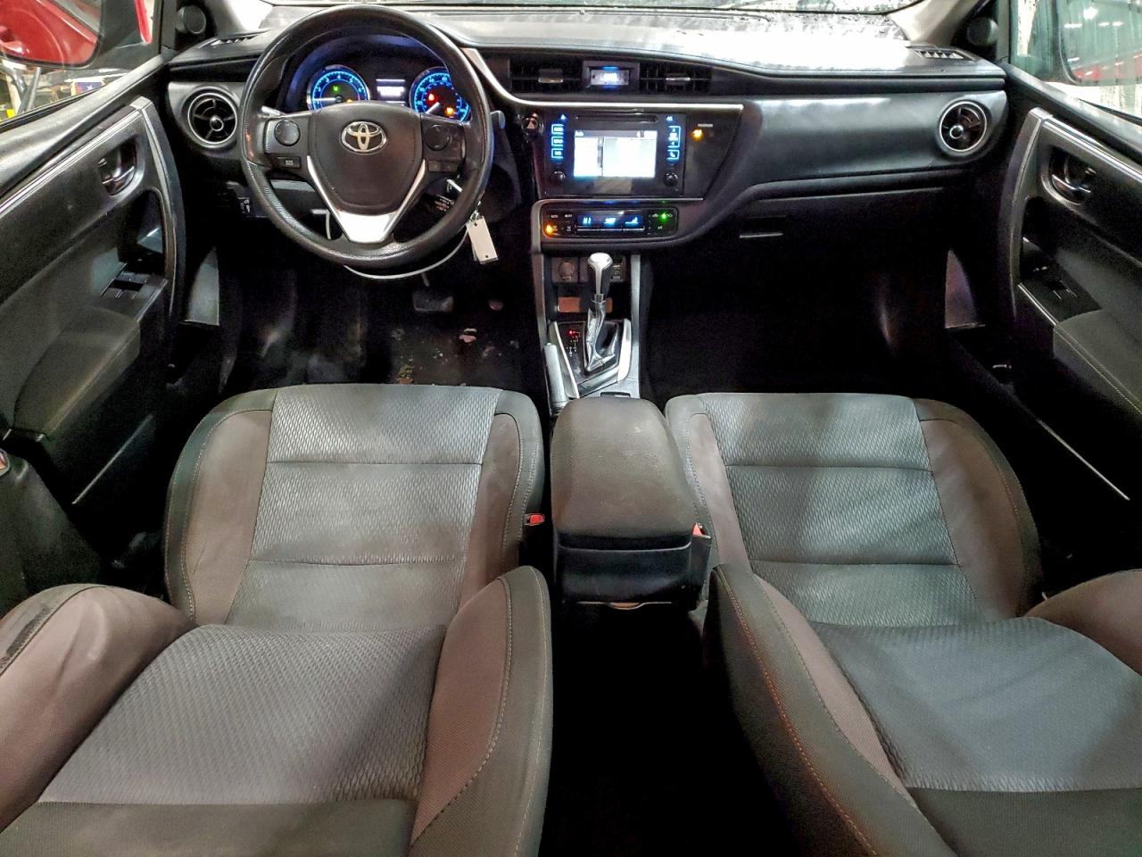 Toyota Corolla L Image 6