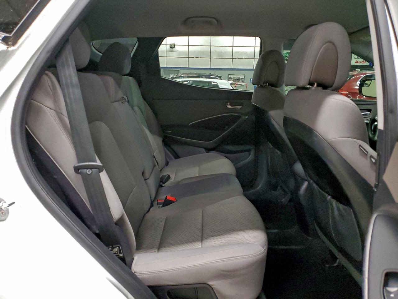 Hyundai SANTA FE Image 12