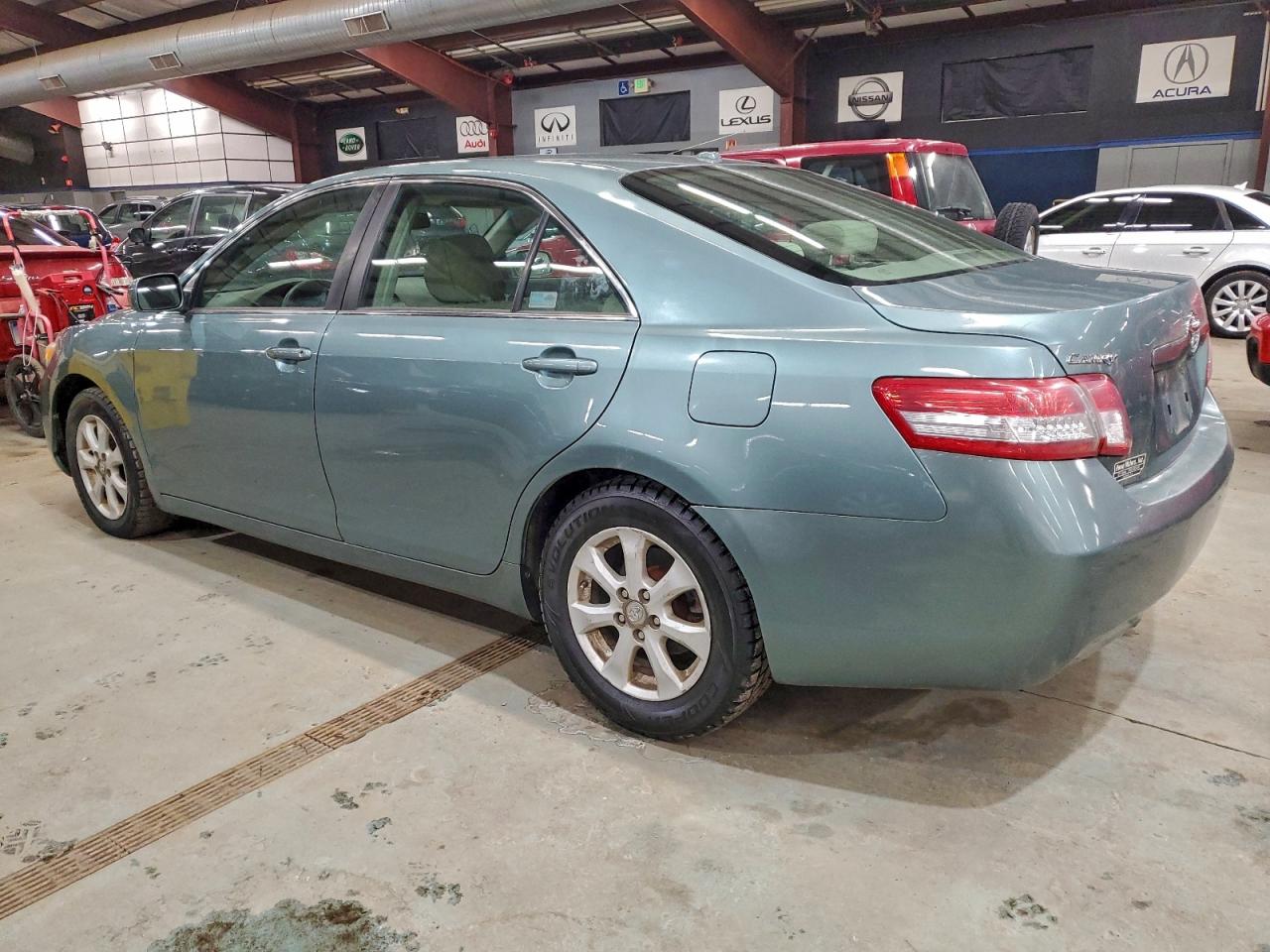 Toyota Camry Base Image 10
