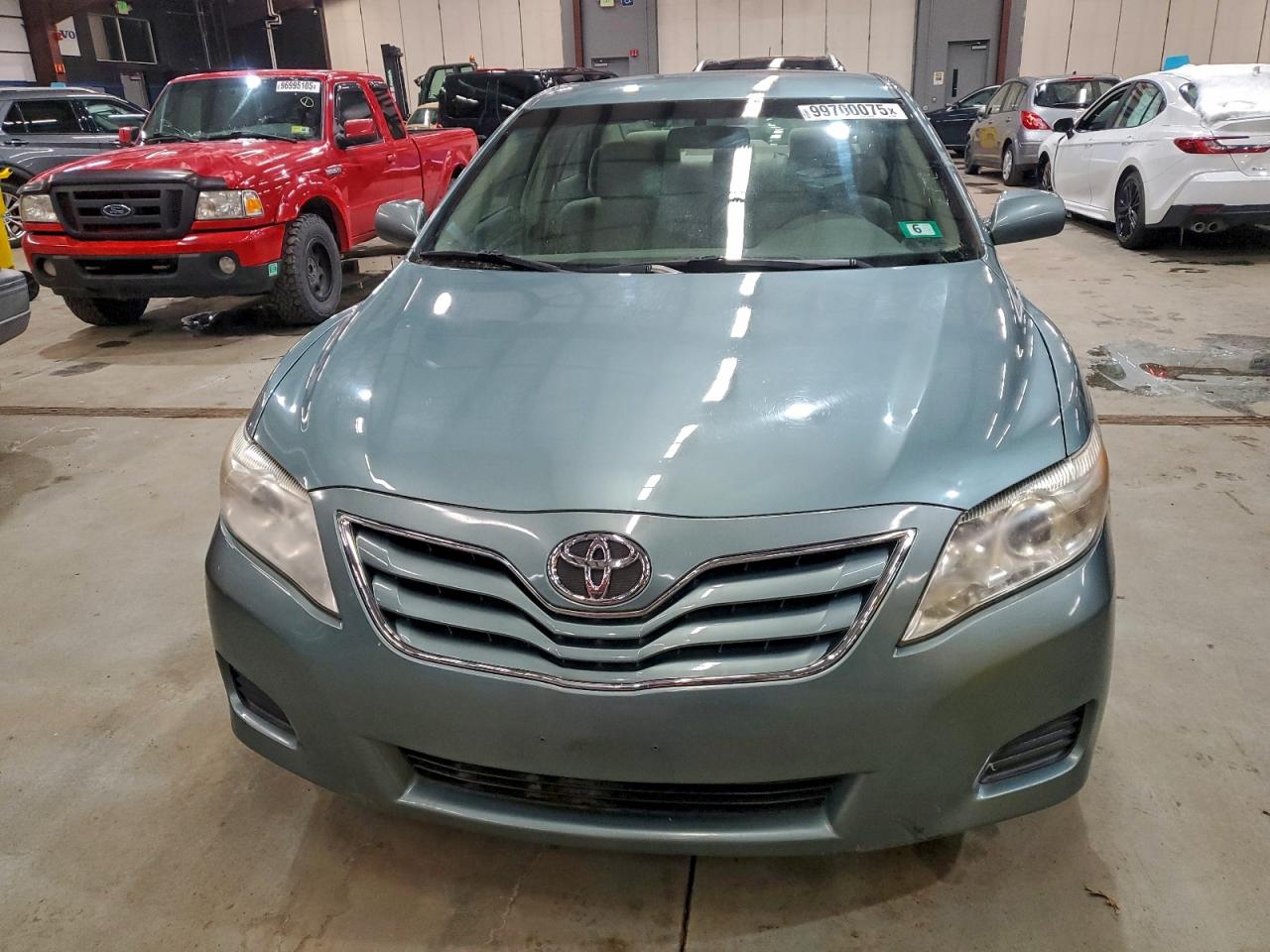 Toyota Camry Base Image 12