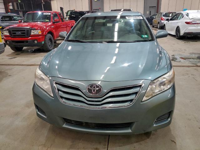 Toyota Camry Base Image 12