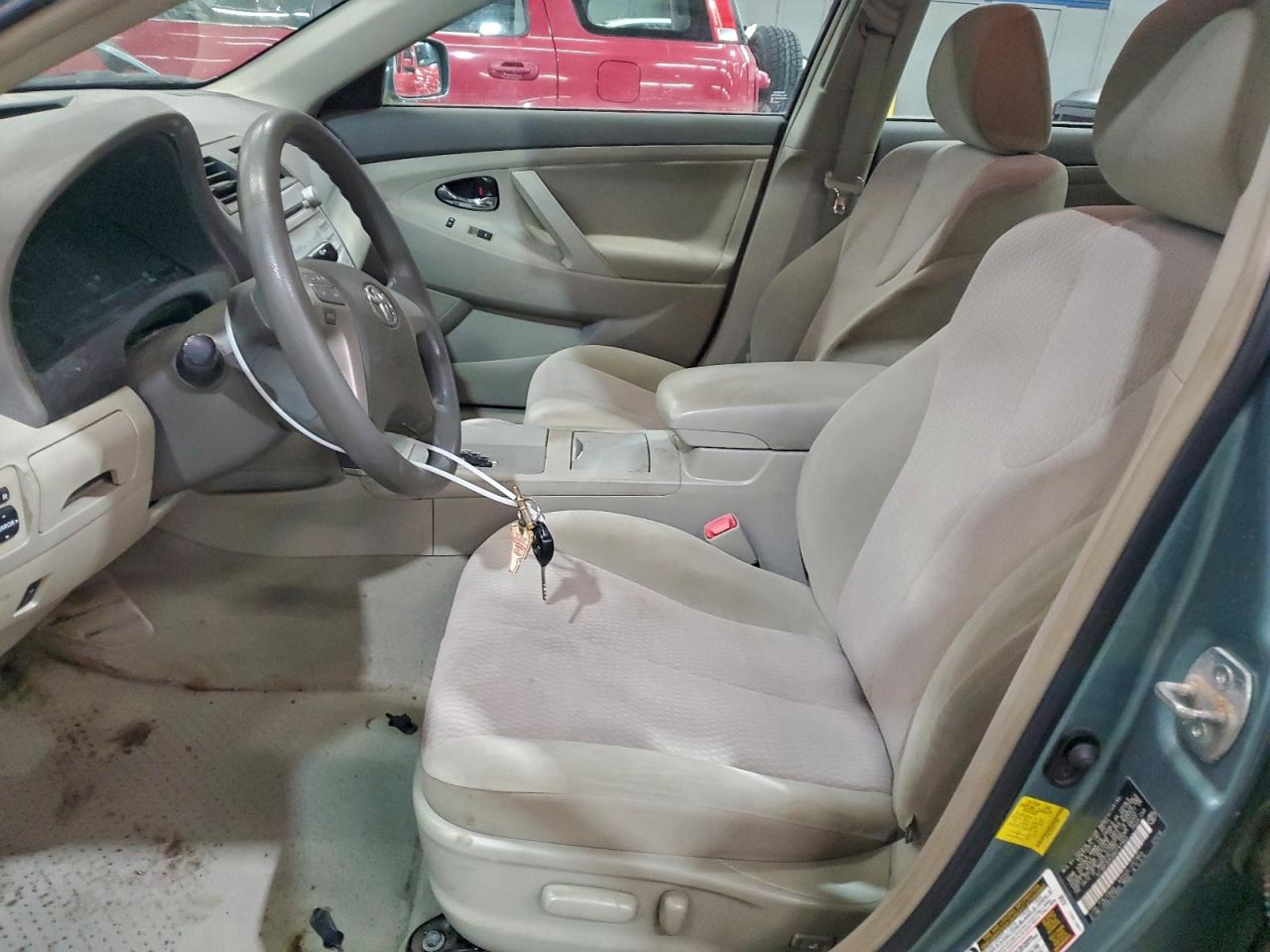 Toyota Camry Base Image 9