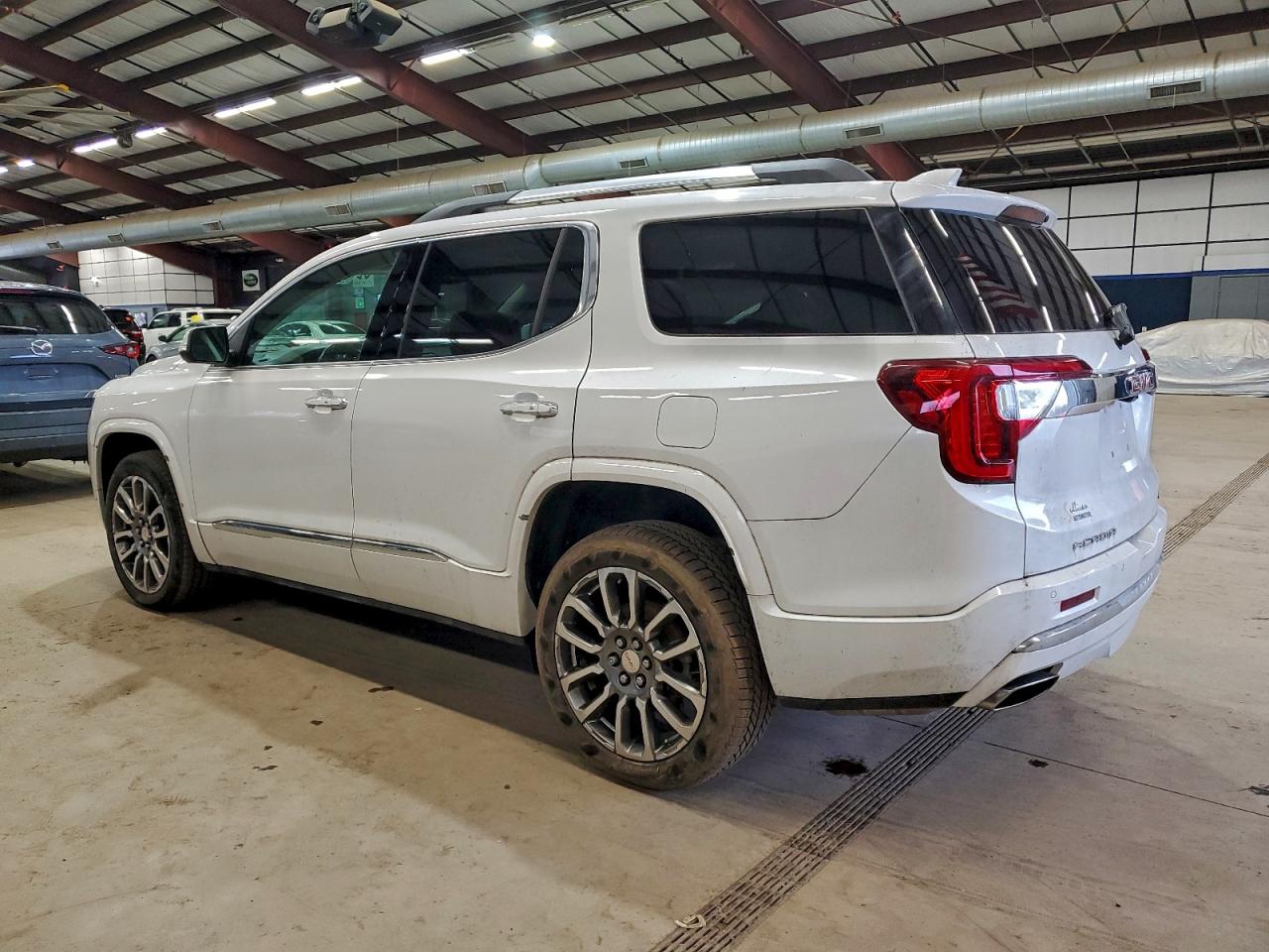GMC Acadia Denali Image 5