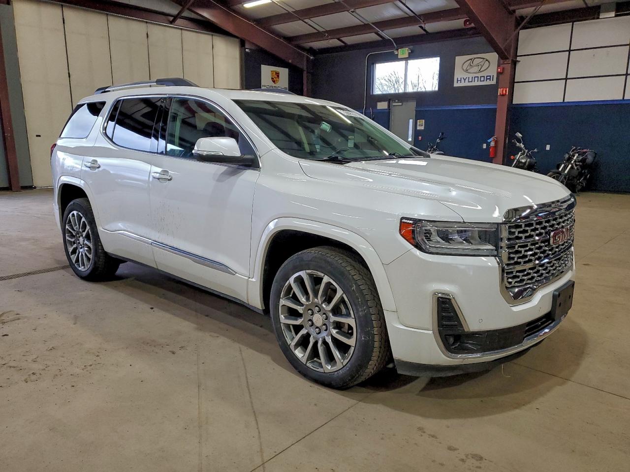 GMC Acadia Denali Image 3