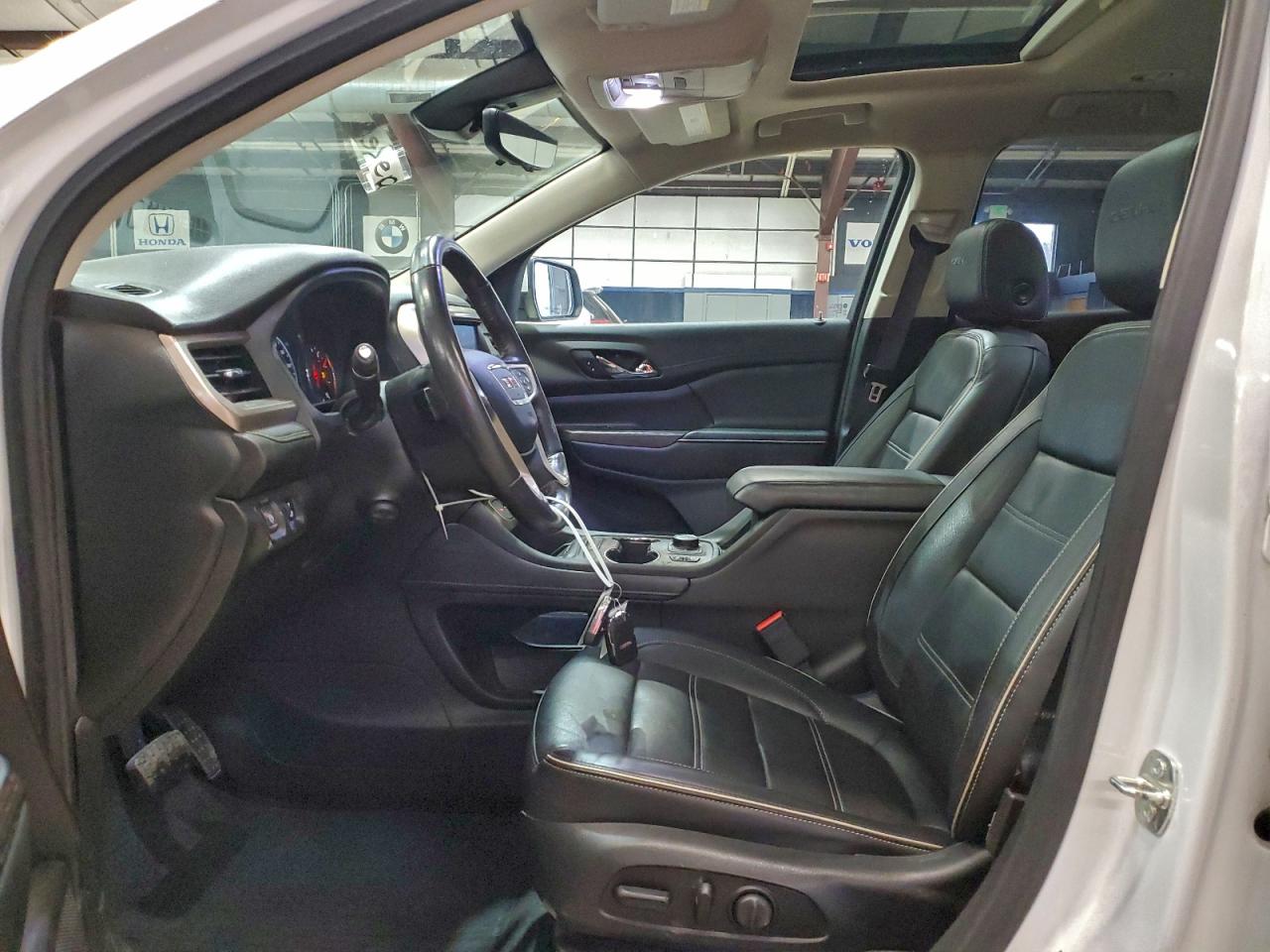 GMC Acadia Denali Image 12