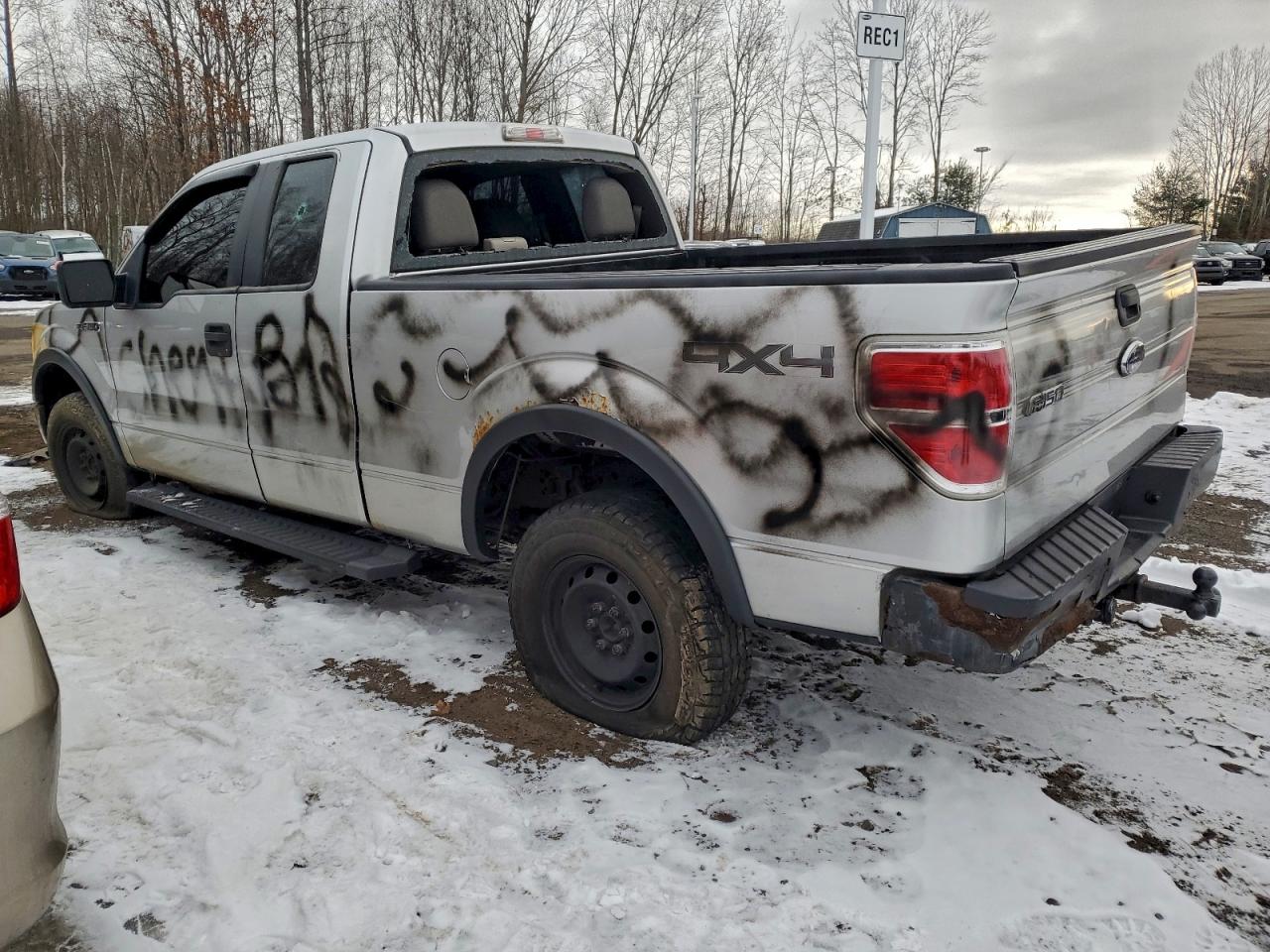 Ford F-150 Super Cab Image 6