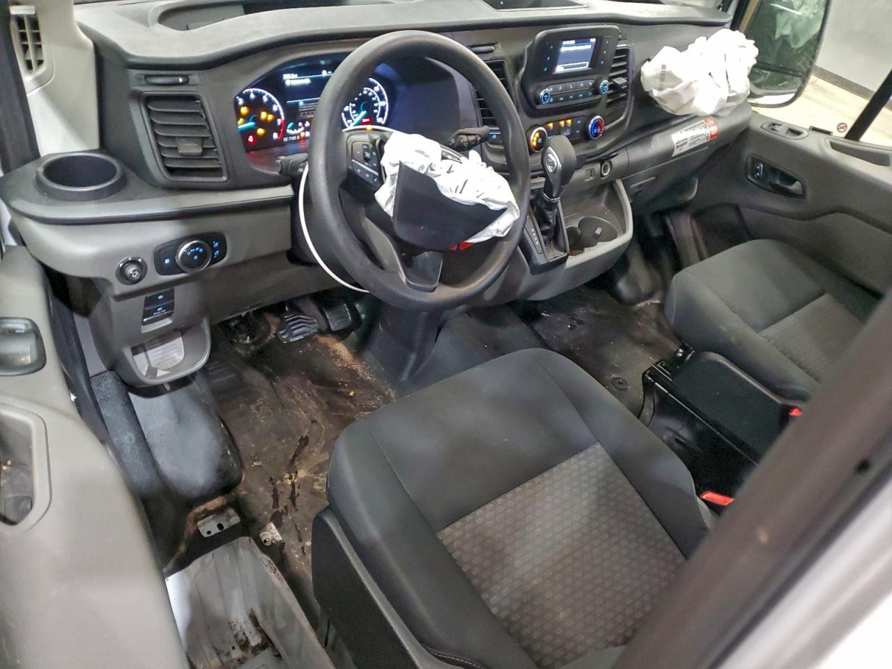 Ford Transit T-250 Image 10