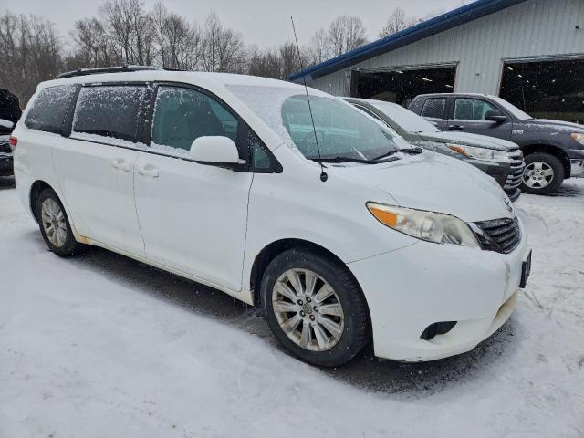 Toyota Sienna Le Image 12