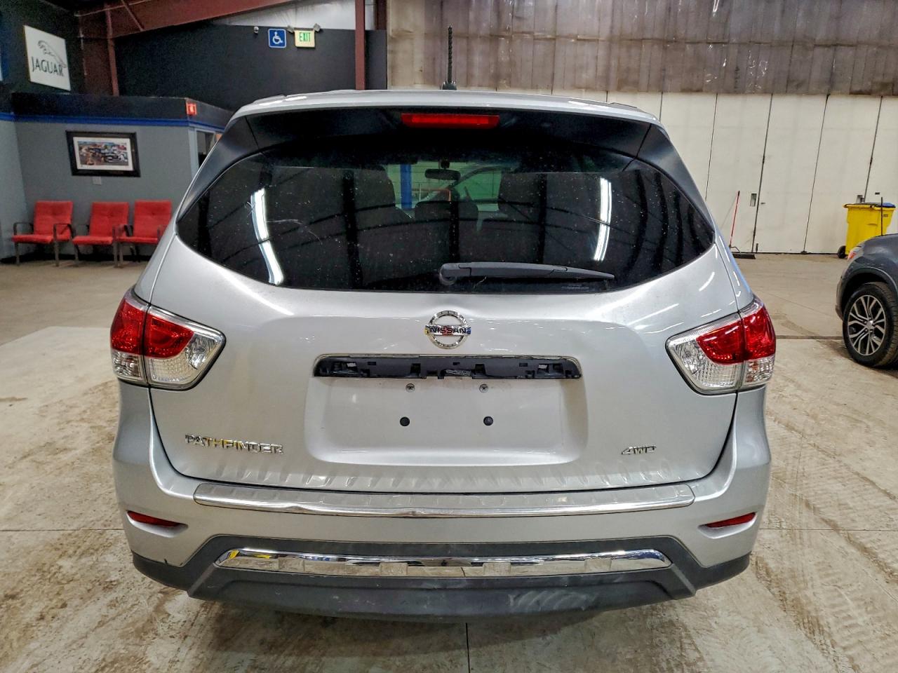 Nissan Pathfinder S Image 7