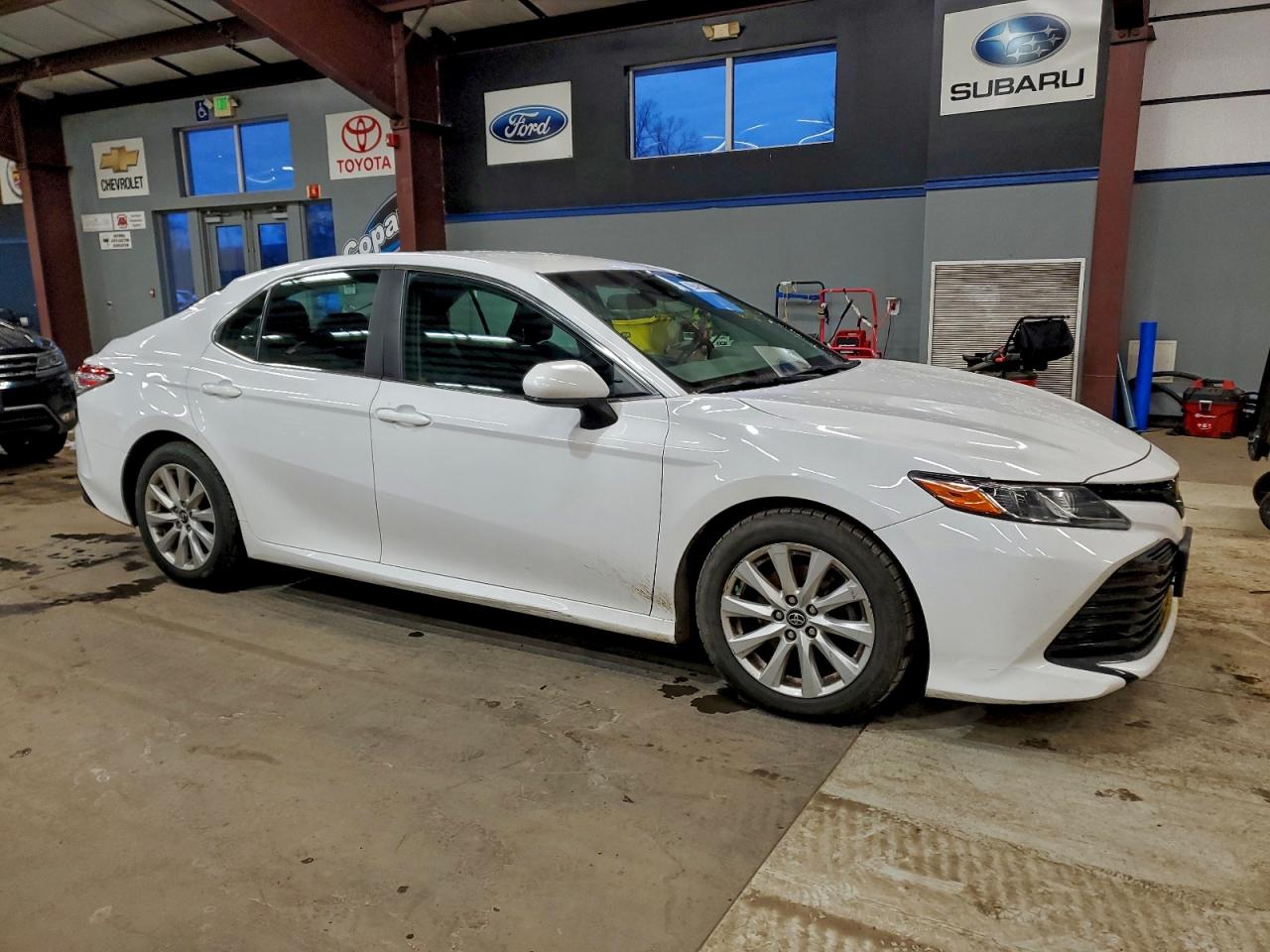 Toyota Camry L Image 3