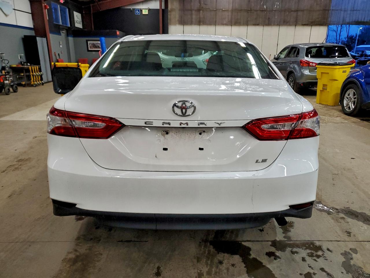 Toyota Camry L Image 2