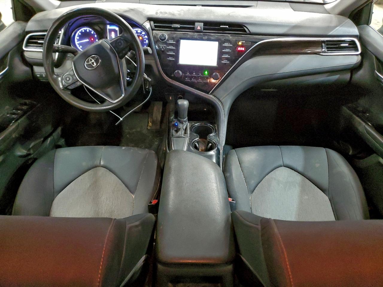 Toyota Camry L Image 9